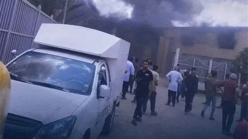 مصرع شخصين وإصابة 24 بينهم مدير الحماية المدنية في حريق مصنع بدمنهور