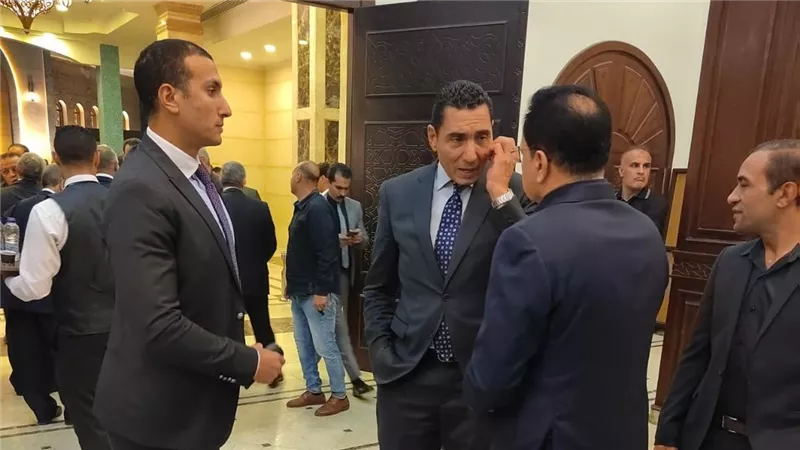 بالصور.. وزير الشباب والرياضة يشارك في عزاء المستشار أحمد الزند