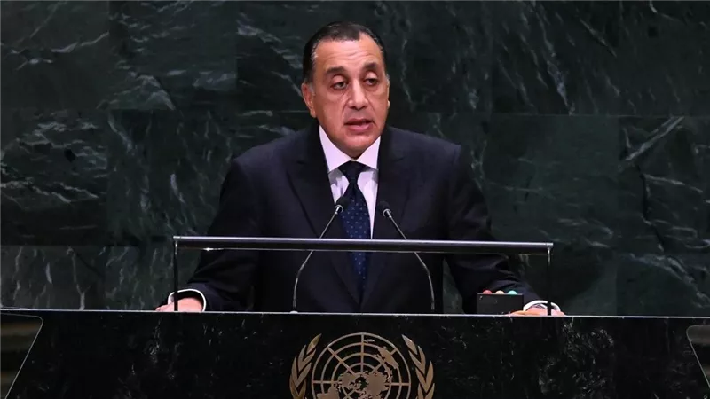 الحكومة تستهدف نمو الاقتصاد المصري 5.4% باستثمارات 3.7 تريليون جنيه