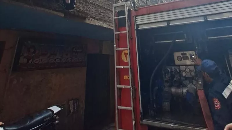 إخماد حريق اندلع داخل شقة سكنية في إمبابة 
