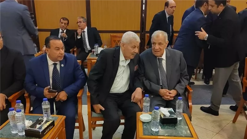 إبراهيم محلب يشارك في عزاء المستشار أحمد الزند بمسجد المشير طنطاوي