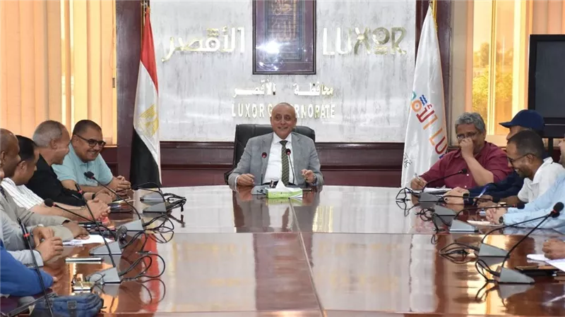 مشروعات حياة كريمة تدخل مرحلة التشغيل.. محافظ الأقصر يراجع موقف الخدمات في إسنا وأرمنت