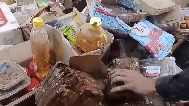 ضبط أغذية فاسدة وسلع مجهولة المصدر في 3 مراكز بالمنيا