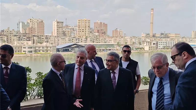 جولة لمحافظ الدقهلية والسفير الأمريكي داخل دار ابن لقمان بالمنصورة
