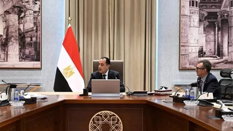 رئيس الوزراء يتابع مستجدات إعداد برنامج التحول الاقتصادي الوطني