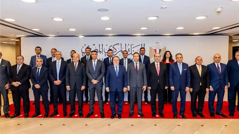 محافظ البنك المركزي ووزير الصناعة يطلقان صندوق إعادة هيكلة المصانع المتعثرة برأسمال مليار جنيه
