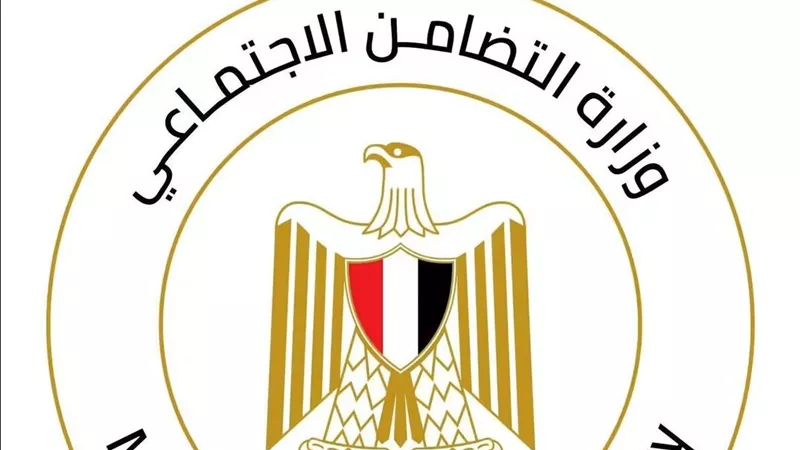 وزيرة التضامن تتابع تداعيات حادث تصادم تريلا وميكروباص بالطريق الأوسطي