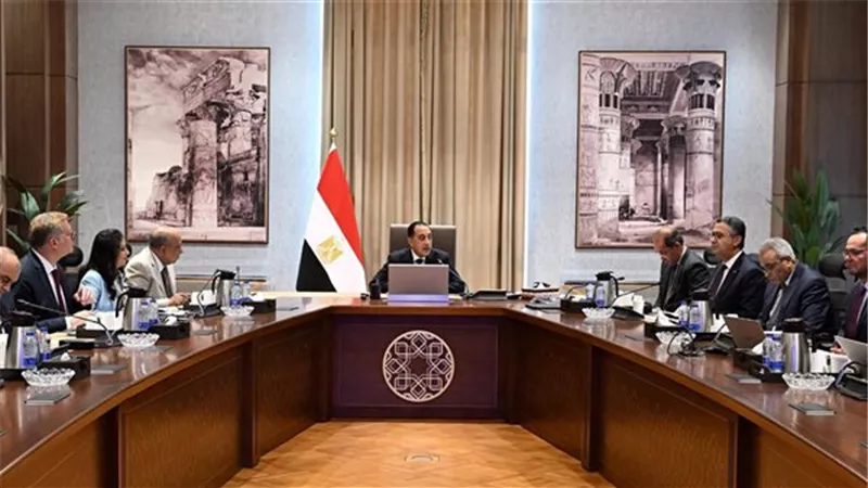 مدبولي يبحث مسيرة الطاقة ومنظومة الحماية الاجتماعية استعدادا لمنتدى مصر ٢٠٢٦ 