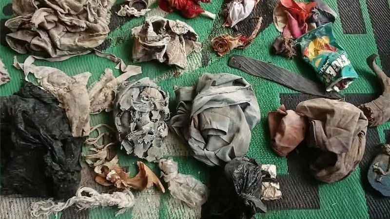 العثور على 28 عملًا وسحرًا داخل مقابر إسنا.. حصيلة حملات التطهير ترتفع إلى 256 عملًا