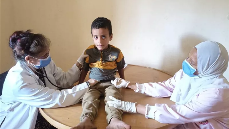 كشف وعلاج بالمجان.. 2733 خدمة طبية لأهالي نزلة أسطال في المنيا