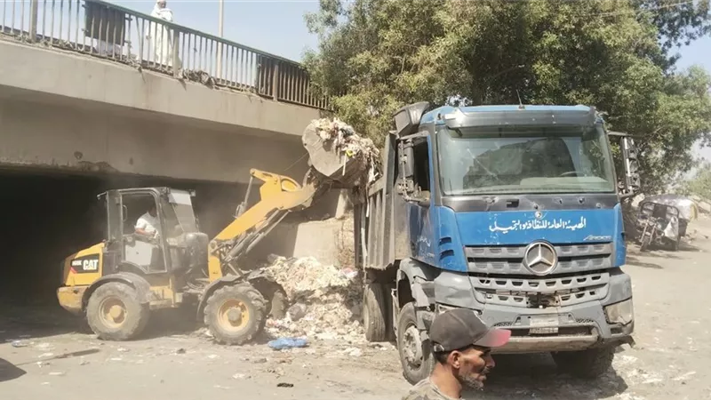 استجابة لشكاوى المواطنين.. رفع 1200 طن من مخلفات الرتش بنفق الأبيض بأرض اللواء