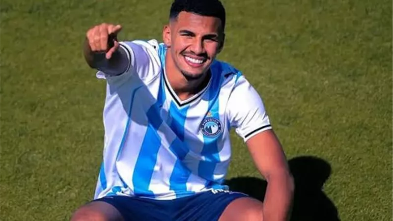 إياد العسقلاني يكشف تفاصيل عروض الأهلي والزمالك.. لماذا رحل عن روسيا؟