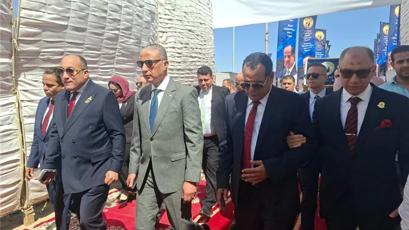 حزب حماة الوطن يوزع 60 ألف كرتونة غذائية على الأسر الأولى بالرعاية في الجيزة بحضور المحافظ