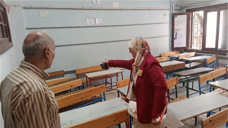 معانا دليل.. أولياء أمور مدرسة كلية السلام يستغيثون من انتشار البق بالفصول