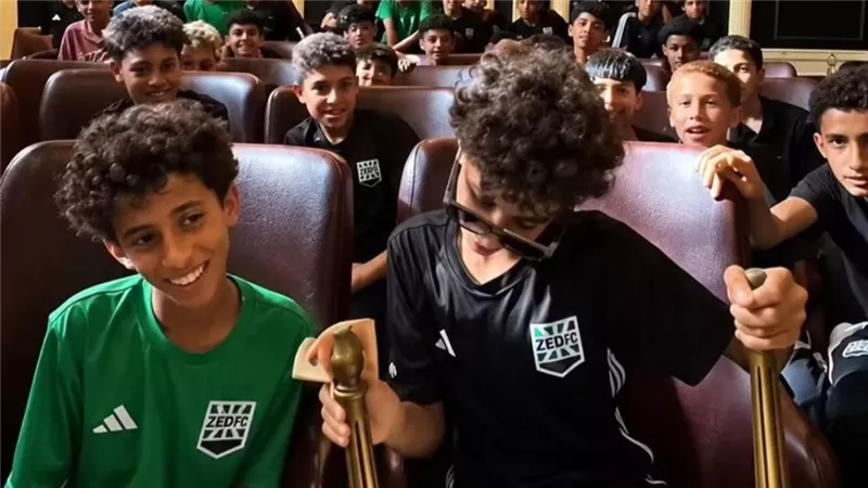 نسخة طبق الأصل منها.. أولاد زينة يتصدرون التريند في ظهور نادر لهم