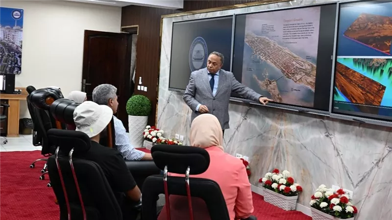 وزير السياحة يبحث مع قيادات المعهد القومي لعلوم البحار الاستفادة من الآثار الغارقة بالإسكندرية