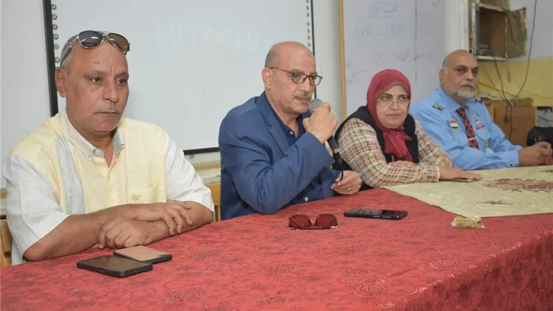 مدير تعليم سوهاج يبحث خطط الإخلاء ومواجهة الأزمات والكوارث بالمدارس