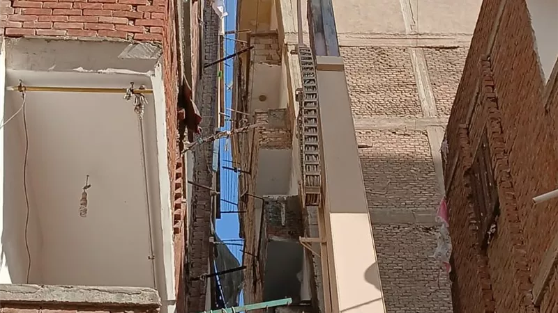 إزالة عقار المازني بحي غرب الإسكندرية.. إجراءات احترازية ومتابعة لحظية لضمان الأمان