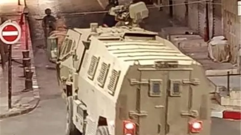 تصعيد خطير في طولكرم.. الاحتلال يقتحم وسط المدينة ويعتقل فلسطينيين ويطلق الرصاص والغاز