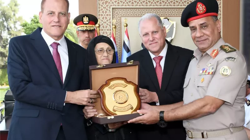 وزير الدفاع يشهد حفل تخرج الدفعة 170 من كلية الضباط الاحتياط
