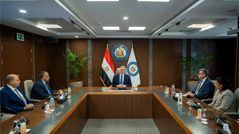 وزير البترول يتابع خطط زيادة الإنتاج وتأمين احتياجات السوق من المنتجات البترولية