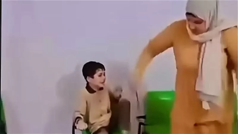 فيديو ضرب طفل ابتدائي.. تربوي يكشف مخاطر العنف ويقترح 6 حلول