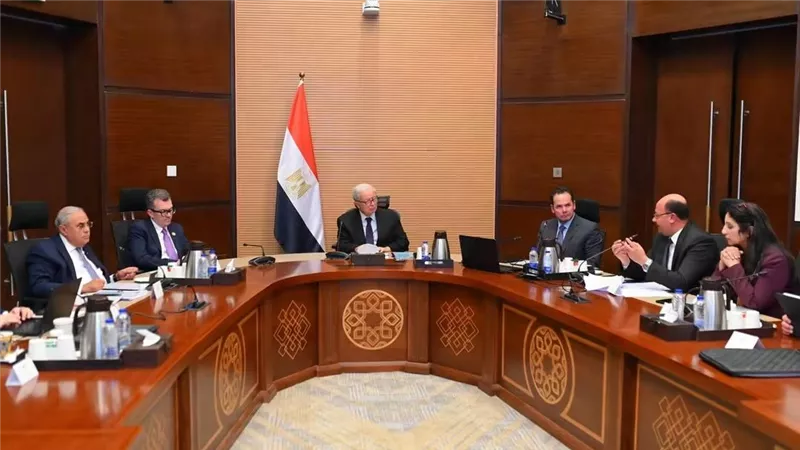 نائب رئيس الوزراء للشؤون الاقتصادية يستعرض الخطة التنفيذية لوثيقة سياسة ملكية الدولة 