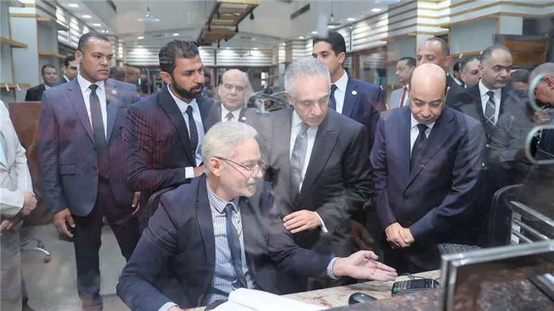 وزير العدل يجري جولة مفاجئة بمحكمتي جنوب الجيزة والقاهرة ويوجه بسرعة إنجاز مصالح المواطنين