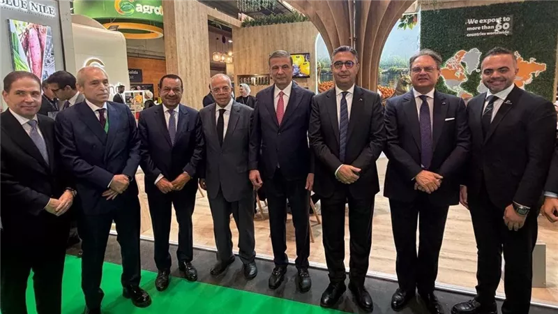 وزير الزراعة يشارك في افتتاح معرض 