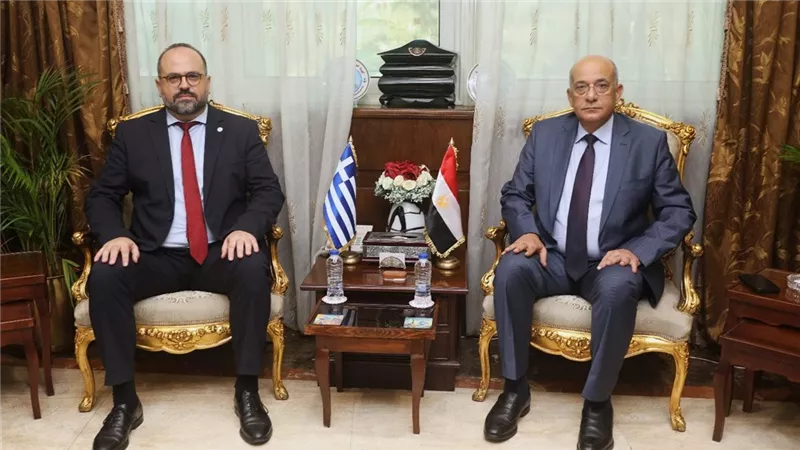 وفد يوناني رفيع المستوى يزور الهيئة العامة لميناء الإسكندرية لبحث تعزيز التعاون 