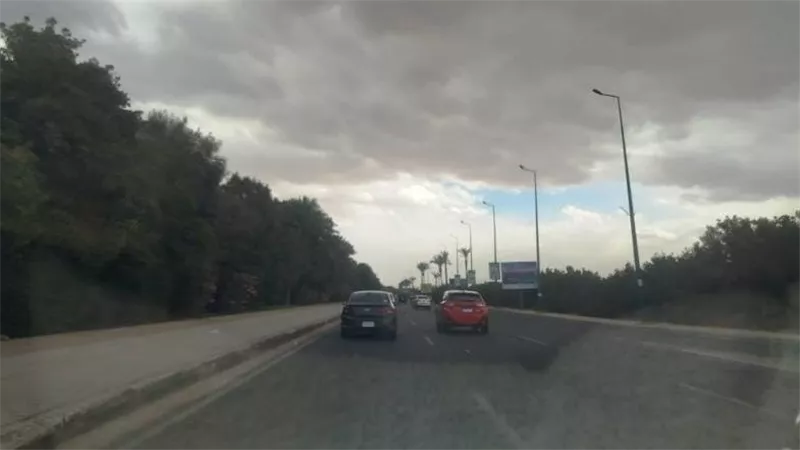 أجواء خريفية على البحيرة.. انخفاض الحرارة صباحًا وفرص أمطار ورياح تصل لـ40 كم/ساعة