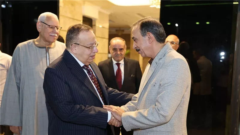 محافظ سوهاج يلتقي نقيب الأشراف بالتزامن مع احتفالات نصر أكتوبر