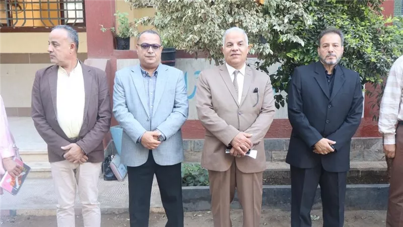 بالصور.. وكيل تعليم الدقهلية يتابع انتظام الدراسة بمدرسة ميت مزاح الإعدادية بنين