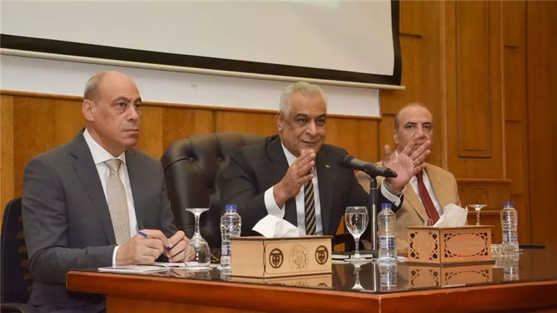 وزير الإنتاج الحربي: ملتزمون بالتوجيهات الرئاسية بتوطين التكنولوجيات الحديثة للارتقاء بمنظومة التصنيع
