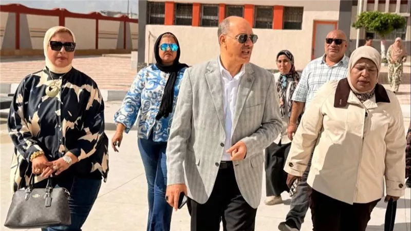 تعليم الإسكندرية يتابع انتظام الدراسة بمدارس العامرية ويحاور الطلاب حول نصر أكتوبر