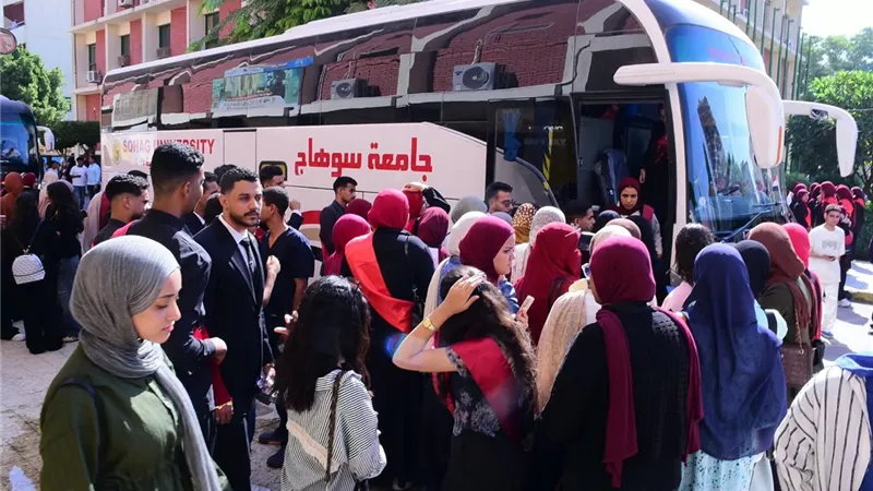 بالصور.. انطلاق مسيرة وطنية حاشدة بجامعة سوهاج احتفالًا بانتصارات أكتوبر