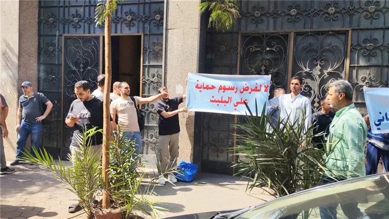 وقفة احتجاجية لعمال مصانع الدرفلة بسبب تأخر المرتبات.. مطالب عاجلة بحل أزمة رسوم البليت