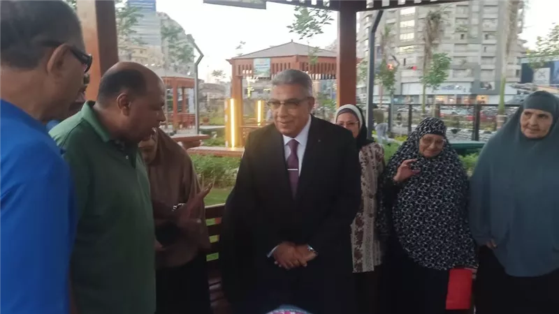 احتفالًا باليوم العالمي للمسنين.. محافظ الدقهلية يقضي يوما ترفيهيا مع نزلاء دار الأمل