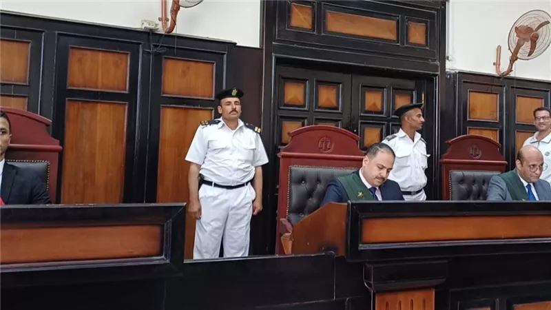 المشدد 15 و10 سنوات لعاطلين وتغريمهما 100 ألف جنيه لتجارتهما بالمخدرات في أسيوط