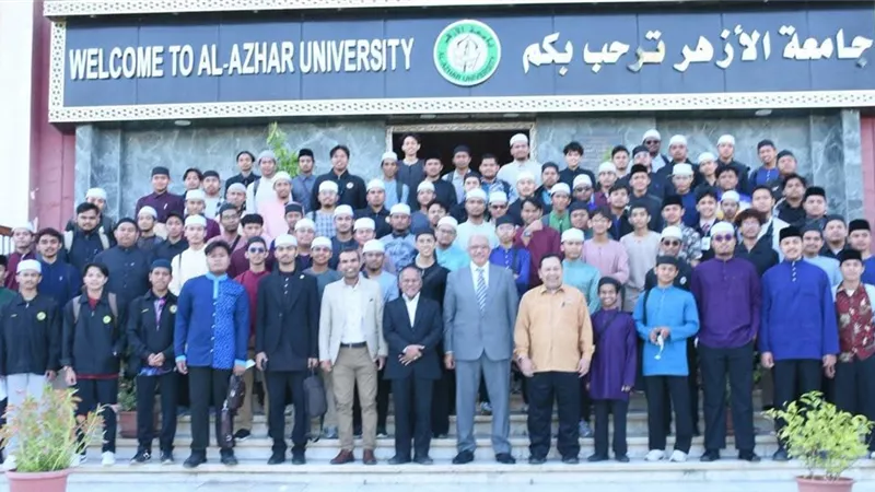 رئيس جامعة الأزهر يستقبل طلاب ماليزيا الجدد