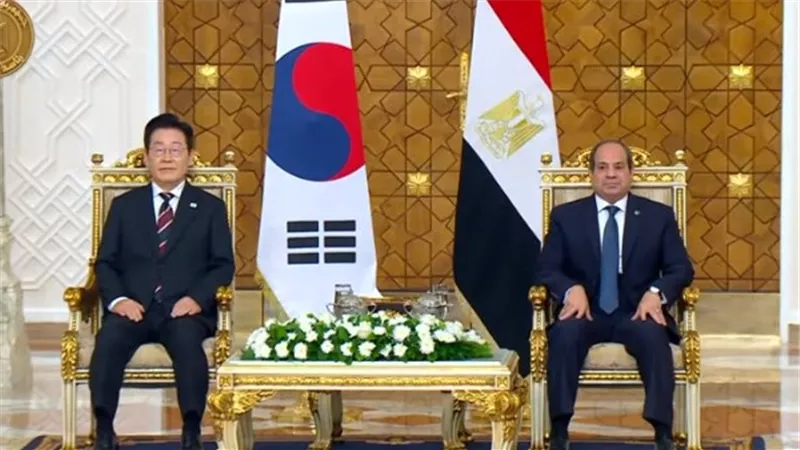 السيسي يلتقي رئيس كوريا الجنوبية في سول ويشهد توقيع اتفاقيات ومذكرات تفاهم