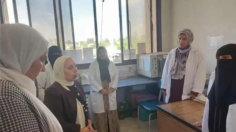 وكيل صحة الإسماعيلية تتابع العمل بمعمل الرصد البيئي بمستشفى الحميات
