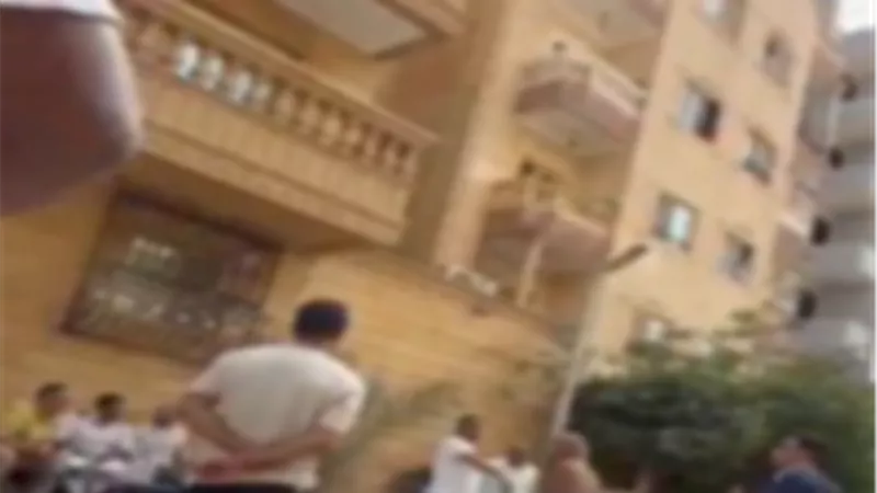 «مش ضابط شرطة».. الأمن يكشف حقيقة فيديو مشادة سيدة أثناء إزالة عقار مخالف بالمقطم