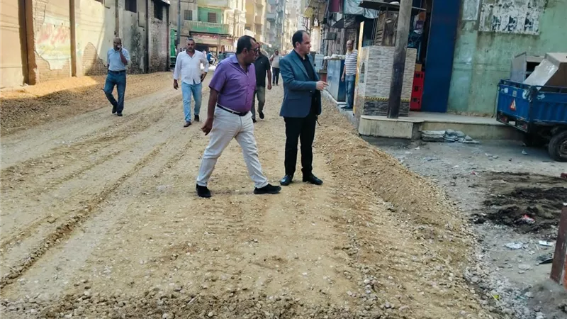 محافظ الدقهلية يتابع أعمال تطوير ورصف شوارع ميت غمر ويوجه بسرعة التنفيذ
