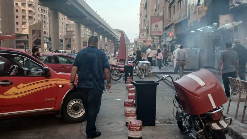 حملات مفاجئة على المحال التجارية لضبط منظومة المخلفات بالقاهرة