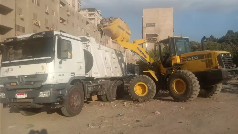 محافظ الدقهلية يتابع رفع 200 طن من مخلفات الهدم والبناء بالطريق الدائري بالمنصورة