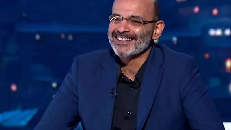 أيمن بهجت قمر يحتفي بوصول كلماته إلى كوريا الجنوبية: «كلام الشاعر يفضل عايش»