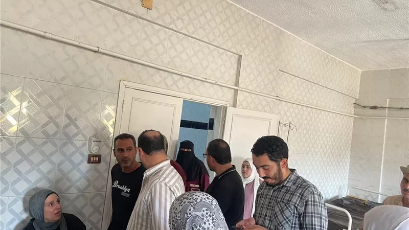 إصابة 8 أشخاص في انقلاب سيارة نقل عمال بالسنبلاوين والنائب محمد النبوي يتابع حالتهم