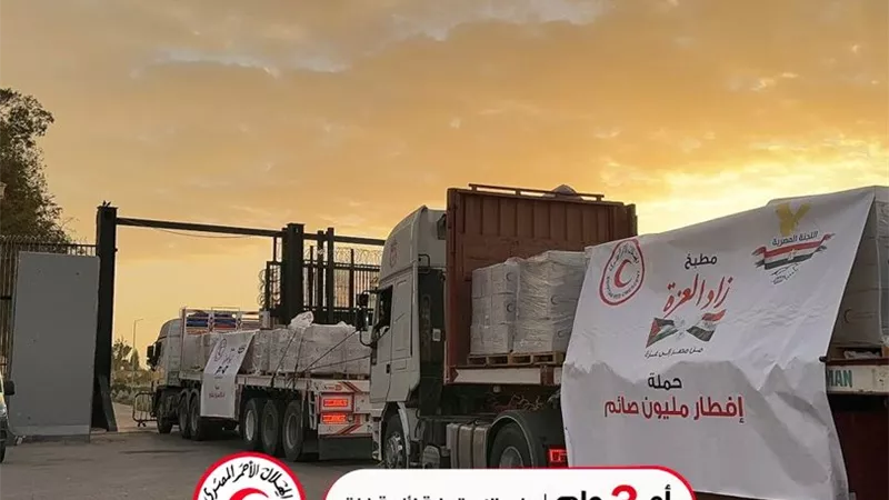 قوافل ومساعدات واستقبال للجرحى.. ماذا قدم الهلال الأحمر المصري لغزة؟
