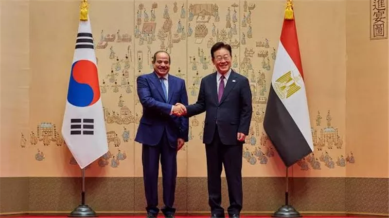 الرئيس السيسي يوجه رسالة إلى رئيس كوريا الجنوبية بعد زيارته الأخيرة.. ماذا قال؟ 